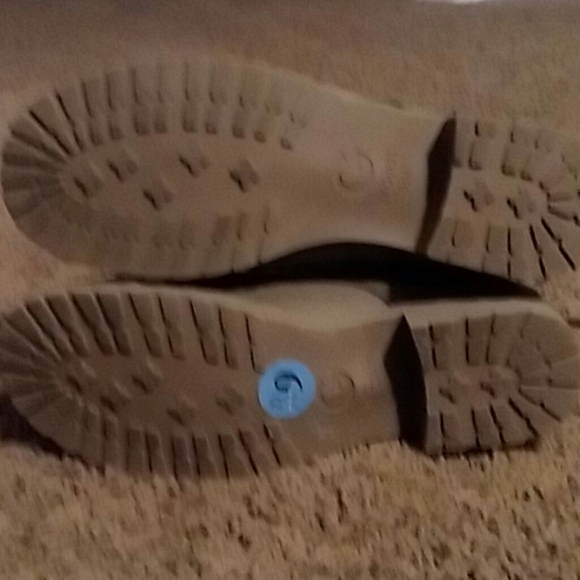 Boots - Picture 3 of 4